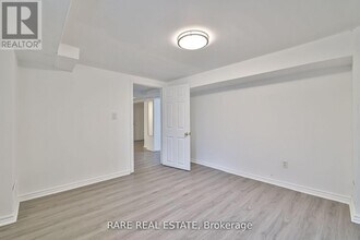 627 Sheppard Ave W in Toronto, ON - Building Photo - Building Photo