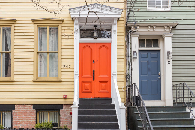 247 2nd St in Jersey City, NJ - Foto de edificio - Building Photo