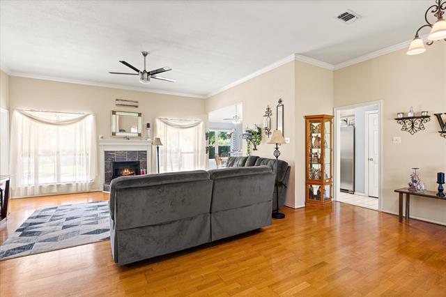 8901 Magnolia Vale Dr in Granbury, TX - Building Photo - Building Photo