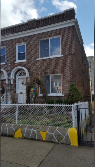 21-69 24th St in Astoria, NY - Building Photo