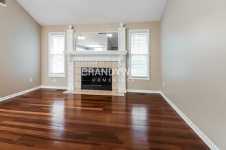 106 W Laredo Trail in Raymore, MO - Building Photo - Building Photo