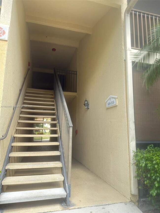 1231 SW 46th Ave in Pompano Beach, FL - Building Photo - Building Photo
