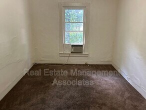 324 W Poplar St in Griffin, GA - Building Photo - Building Photo
