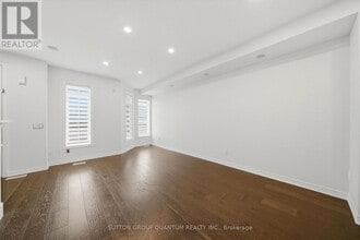 3073 Neyagawa Blvd in Oakville, ON - Building Photo - Building Photo