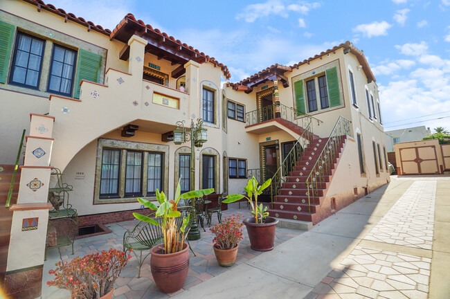 1557 S Genesee Ave, Unit 1557 in Los Angeles, CA - Building Photo - Building Photo