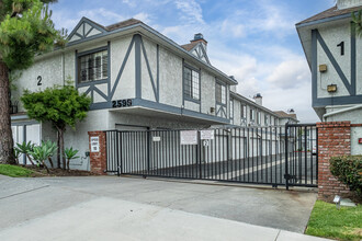 Hillside Pines in Signal Hill, CA - Building Photo - Building Photo