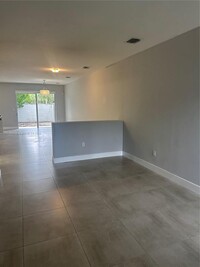 7130 NW 103rd Path in Doral, FL - Building Photo - Building Photo