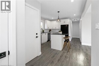 254 W 31st St in Hamilton, ON - Building Photo - Building Photo