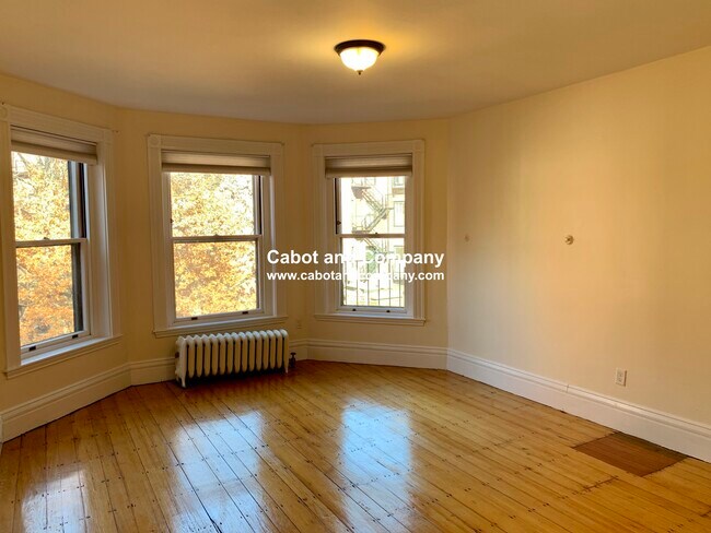293 Newbury St, Unit 6