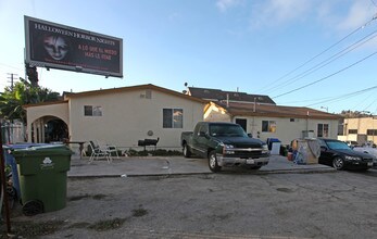 680 Cypress Ave in Los Angeles, CA - Building Photo - Building Photo