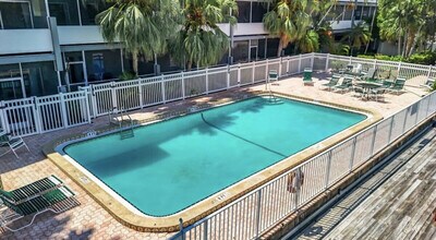 1369 SE 14th St in Fort Lauderdale, FL - Building Photo - Building Photo