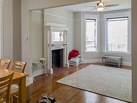 3521 N Wilton Ave, Unit 3525-1F in Chicago, IL - Building Photo