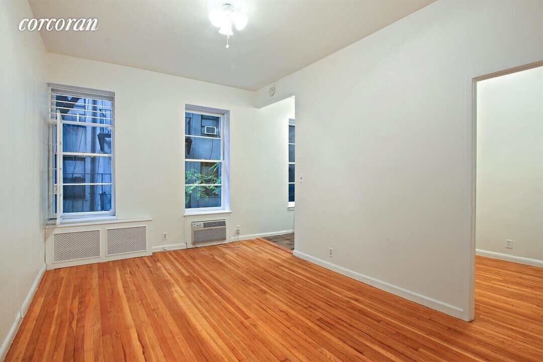 259 W 12th St-Unit -: 2D in New York, NY - Building Photo