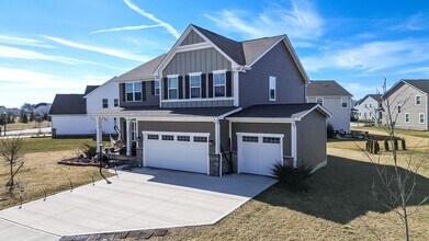 406 Crownover Way in Lewis Center, OH - Building Photo - Building Photo