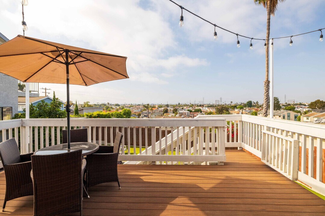 2407 Ripley Ave in Redondo Beach, CA - Building Photo