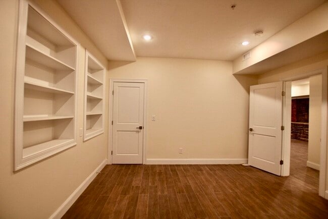 1614 Beacon St, Unit 1 in Brookline, MA - Foto de edificio - Building Photo