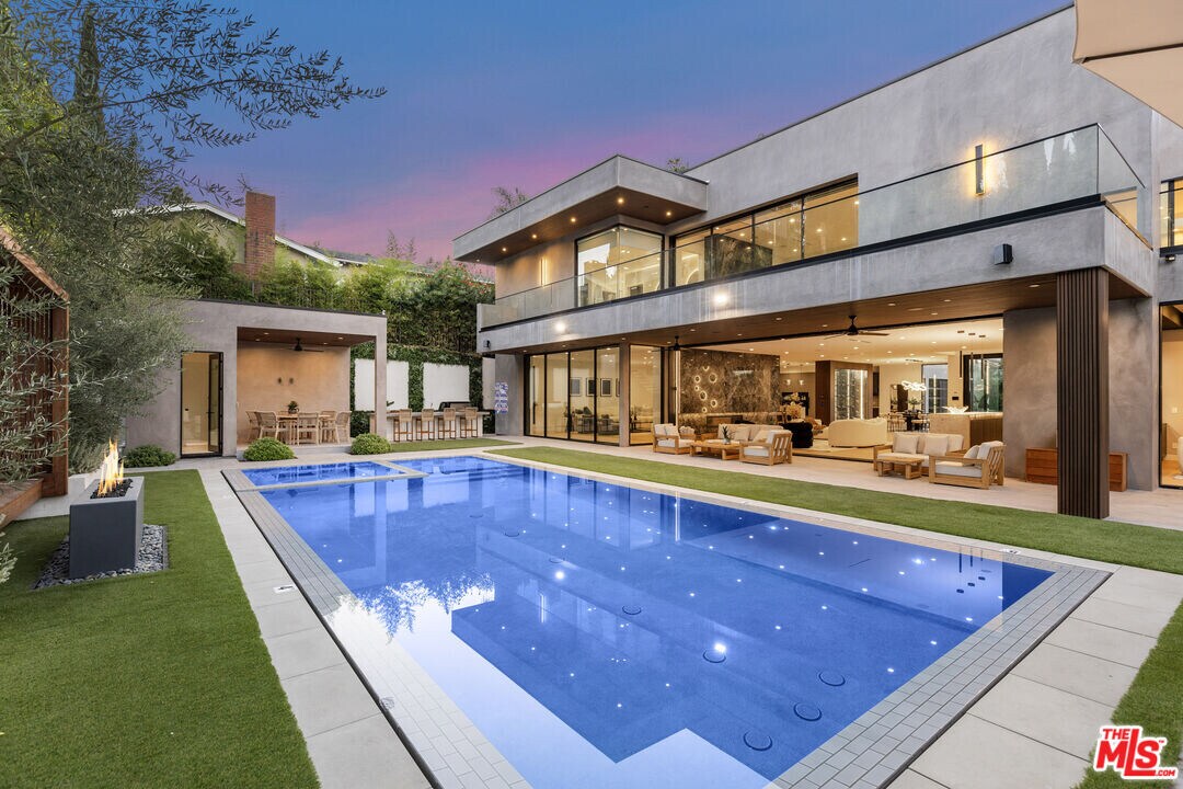 4246 Levitt Ln in Los Angeles, CA - Building Photo