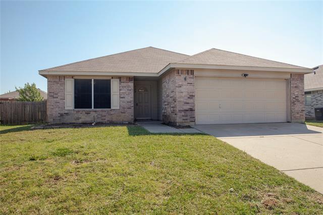 320 Chisholm Trail in Krum, TX - Building Photo