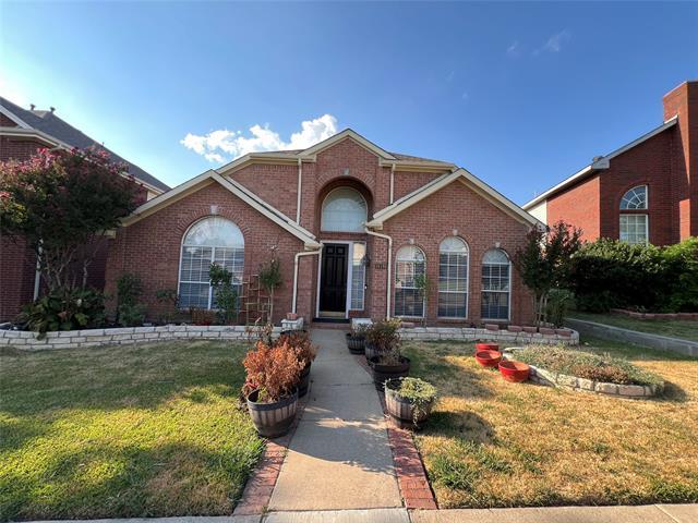 1819 Dew Valley Dr in Carrollton, TX - Building Photo