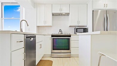 7000 Beach Plaza in St Pete Beach, FL - Building Photo - Building Photo