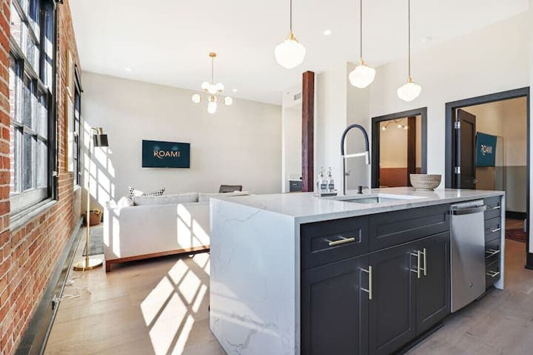 1148 S Peters St in New Orleans, LA - Building Photo