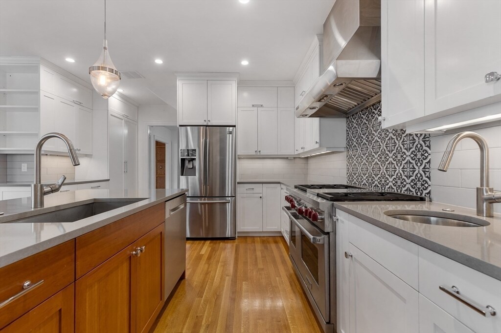 191 Davis Ave in Brookline, MA - Building Photo