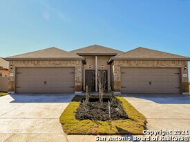 2592 Pahmeyer Rd in New Braunfels, TX - Building Photo