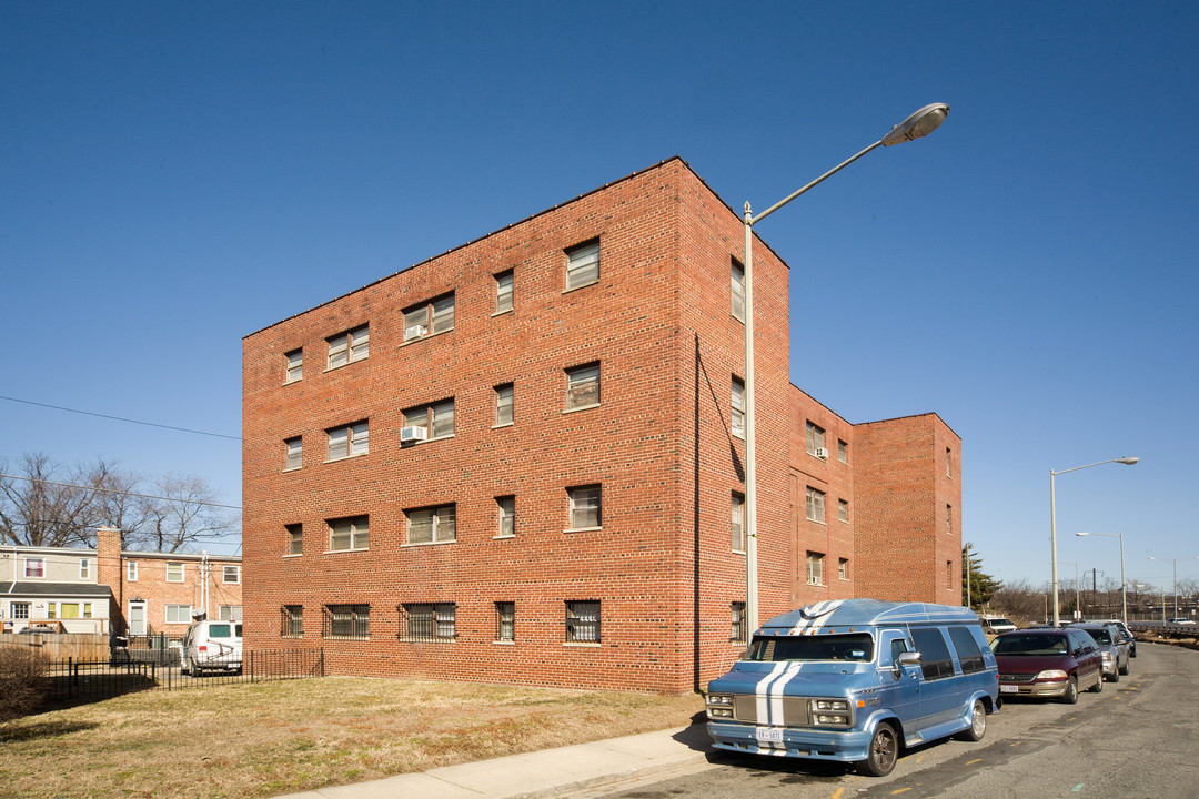 3318 E Capitol St NE in Washington, DC - Foto de edificio