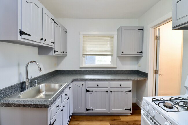 744 Central Ave, Unit 744.5 in Beloit, WI - Foto de edificio - Building Photo