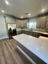 6227 Orion Ave in Van Nuys, CA - Foto de edificio - Building Photo