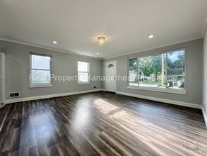 10721 Troy St in Oak Park, MI - Foto de edificio - Building Photo