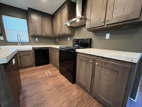 119 Betty St in Conroe, TX - Building Photo - Building Photo