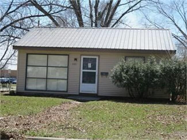 property at 1701 Seneca Ave