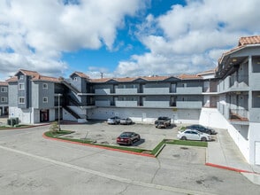 Arbor Grove Apartments - SENIOR LIVING in Lancaster, CA - Foto de edificio - Building Photo