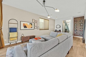 696 Rogue Wave St in Las Vegas, NV - Building Photo - Building Photo