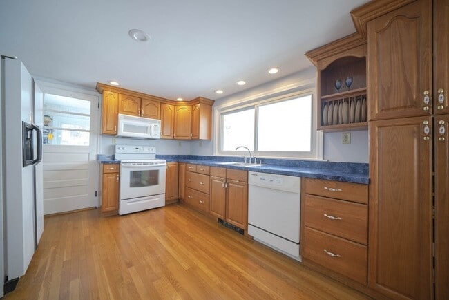 17 Griswold St in Everett, MA - Building Photo - Building Photo