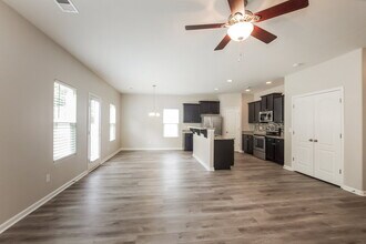 2621 Meadow Crossing Dr in Dallas, NC - Building Photo - Building Photo
