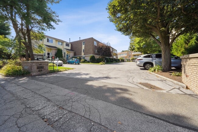 61 Seaview Ave, Unit #33 in Stamford, CT - Foto de edificio - Building Photo