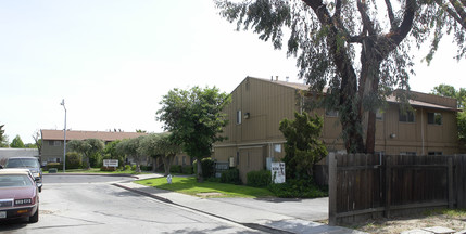 Park Virginia Apartments in Concord, CA - Building Photo - Building Photo