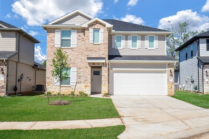 8047 Marchese Dr in Richmond, TX - Building Photo