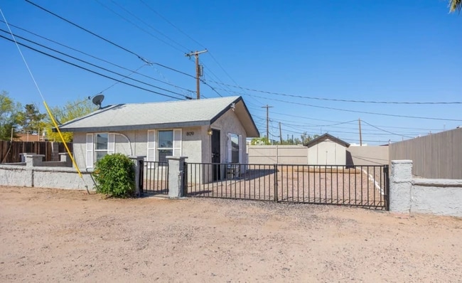 property at 809 N Arbor Ave