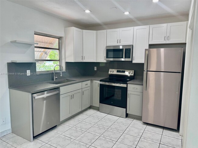 1850 Arthur St in Hollywood, FL - Building Photo - Building Photo