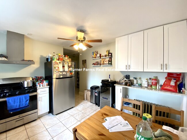 9 Arlington St, Unit 1 in Somerville, MA - Foto de edificio - Building Photo