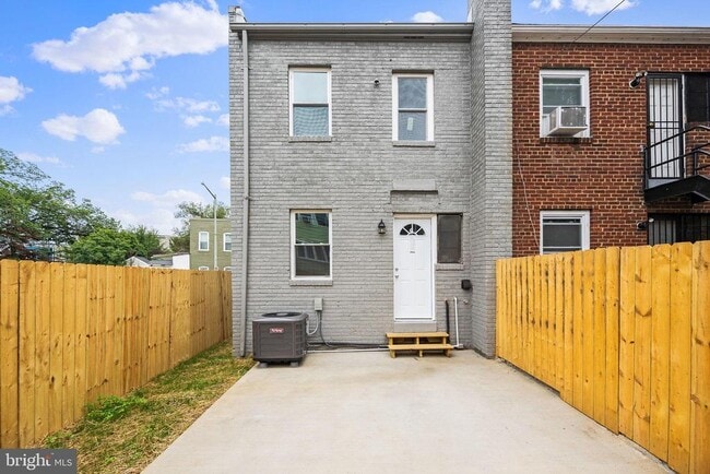 property at 1658 F St NE