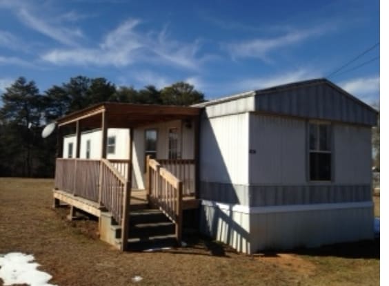 98 Evergreen Rd in Chatsworth, GA - Building Photo