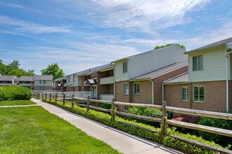 The Apartments at Saddle Brooke in Cockeysville, MD - Foto de edificio - Building Photo