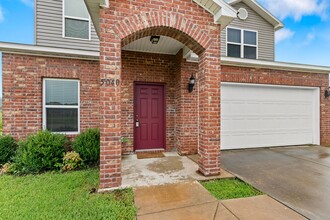 5040 W Colfax Loop in Fayetteville, AR - Building Photo - Building Photo