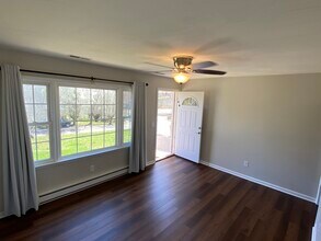 355 Badgett Ave in Mount Airy, NC - Foto de edificio - Building Photo