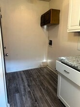 1129 S 124th East Ave in Tulsa, OK - Foto de edificio - Building Photo