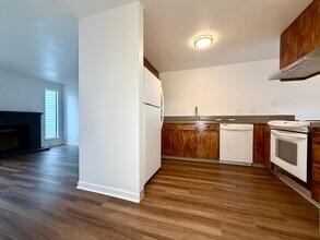 4447 SW Garden Home Rd in Portland, OR - Building Photo - Building Photo